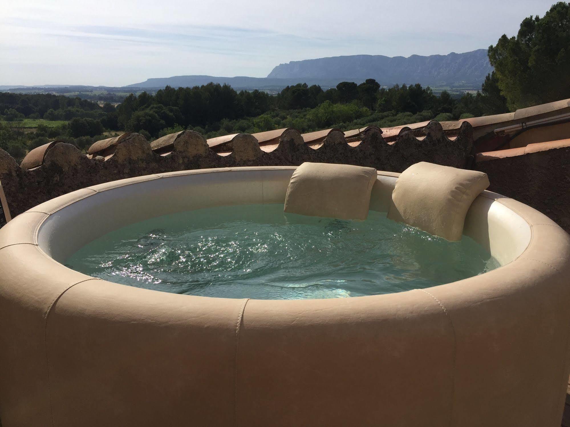 Domaine De La Pomme Hotel Тре Екстериор снимка