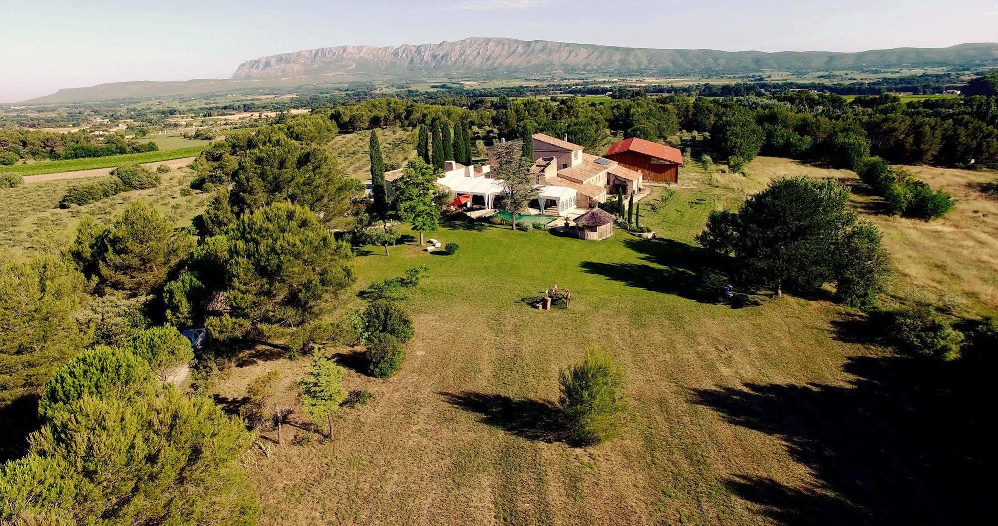 Domaine De La Pomme Hotel Тре Екстериор снимка